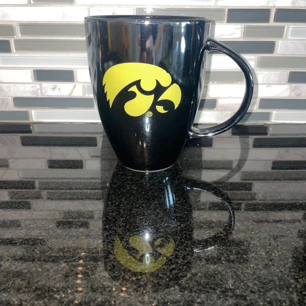 Iowa Hawkeyes Silver Reflective Oversized Mug